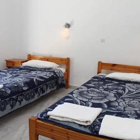 Purple Pig Stars Camping & Bungalows Hostel Mylopotas